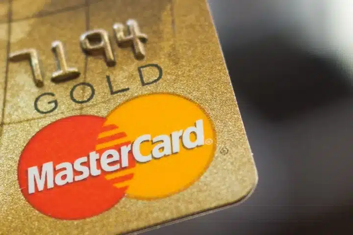 Quelle protection juridique est incluse avec la carte gold mastercard ?